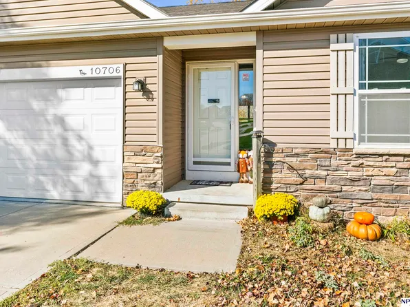 10706 S 215th St, Gretna, NE 68028