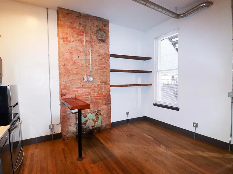 1533 Pleasant Street — Photo 15