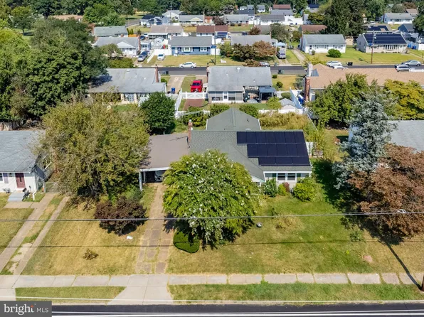 1055 Warren St, Beverly, NJ 08010