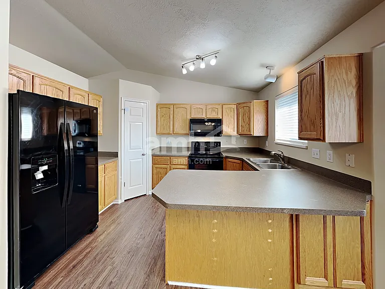 816 N Crimson Ln — Photo 2