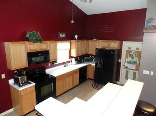 221 Pineview Dr, Mooresville, IN
