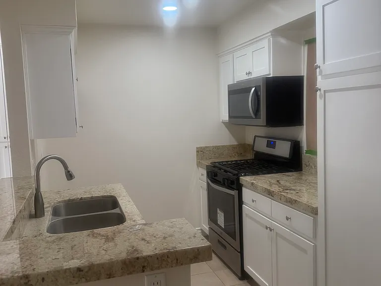 1357 Armadale Ave #1 — Photo 2