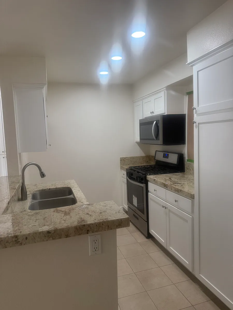 Building Photo - 1357 Armadale Ave #1