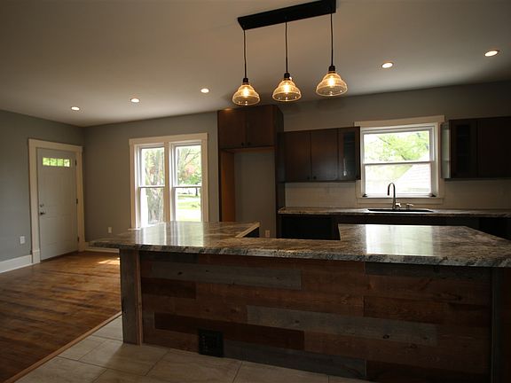3rd image of 602 1st Ave NE