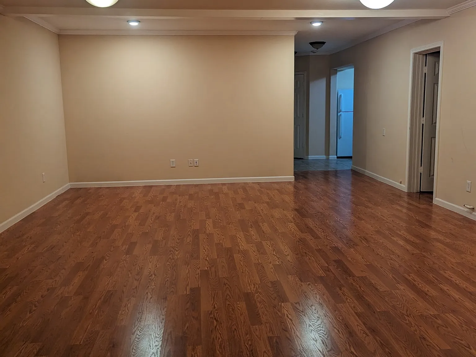 3 bed, 1.5 bath, 2550 sqft, $2,800 — Photo 4