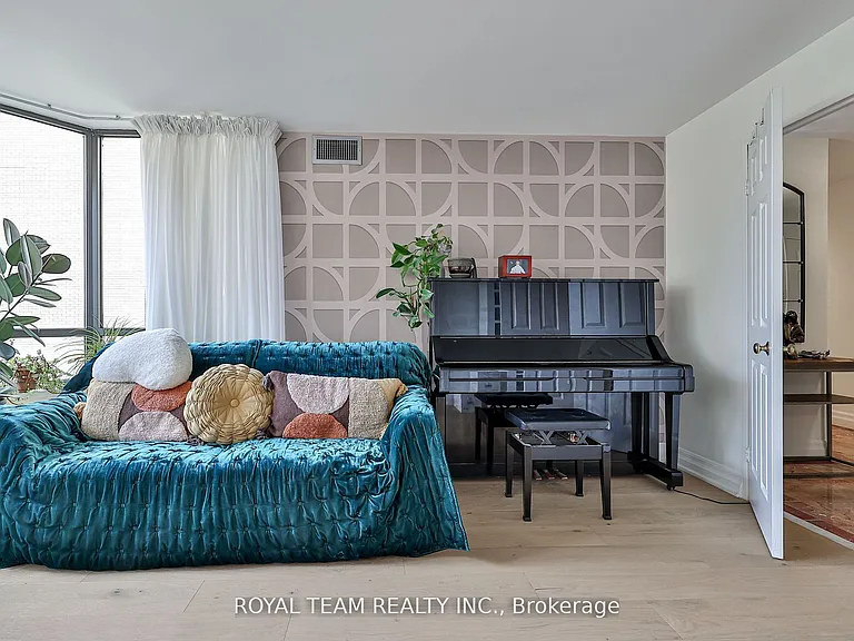 211 N Saint Patrick St S #Penthouse C-10 — Photo 19
