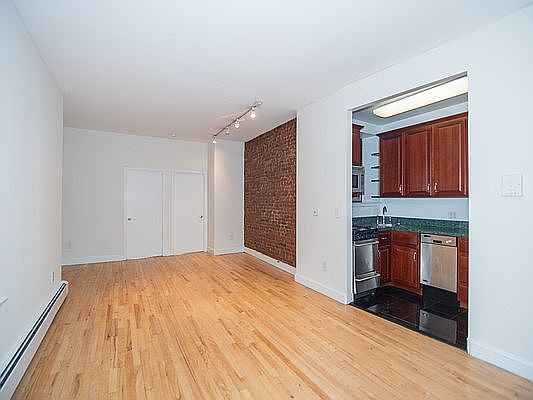 5th image of 231 E 13th St #5L