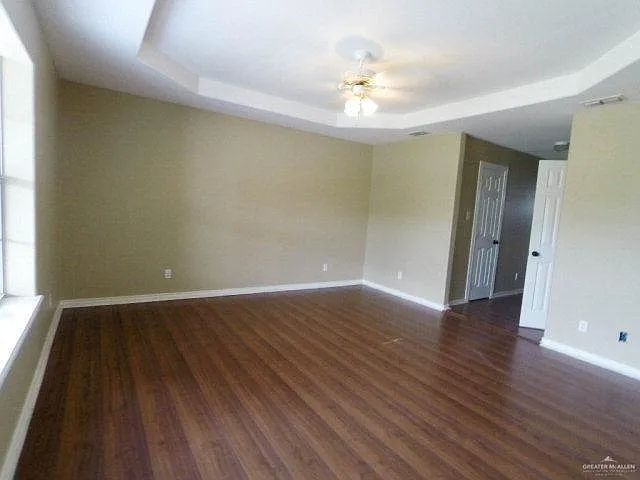 204 San Saba St — Photo 8