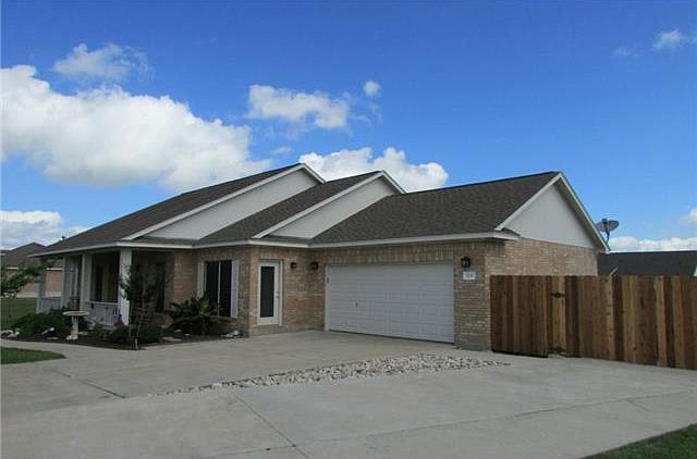 1st image of 104 Brazos Dr
