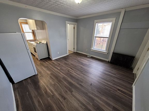 3rd image of 289-291 Bartlett St W #289-1