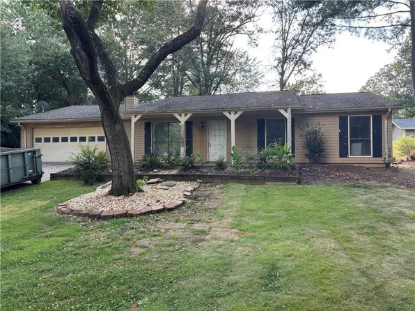 3 Parkmont Trce, Roswell, GA 30076