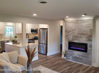 16 Waldwick Ct, Toms River, NJ 08757