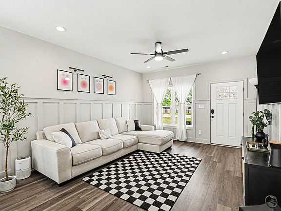 4th image of 807 A Peedin St