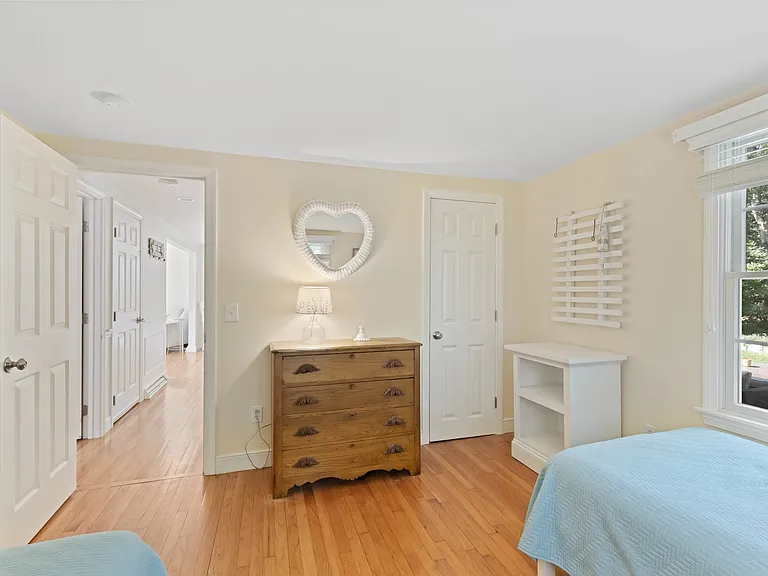 4 Wildwood Ave — Photo 16