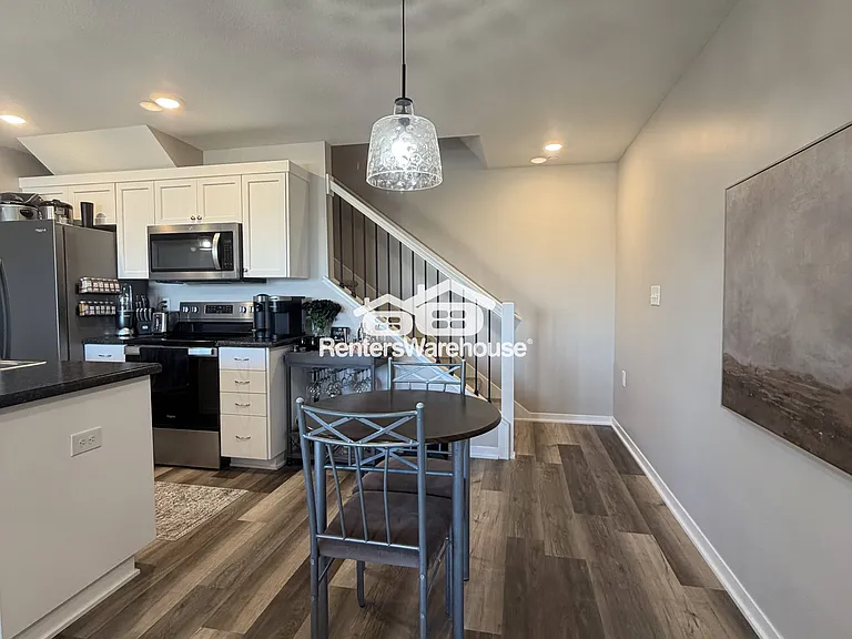 642 Shardlow Ln NE — Photo 4