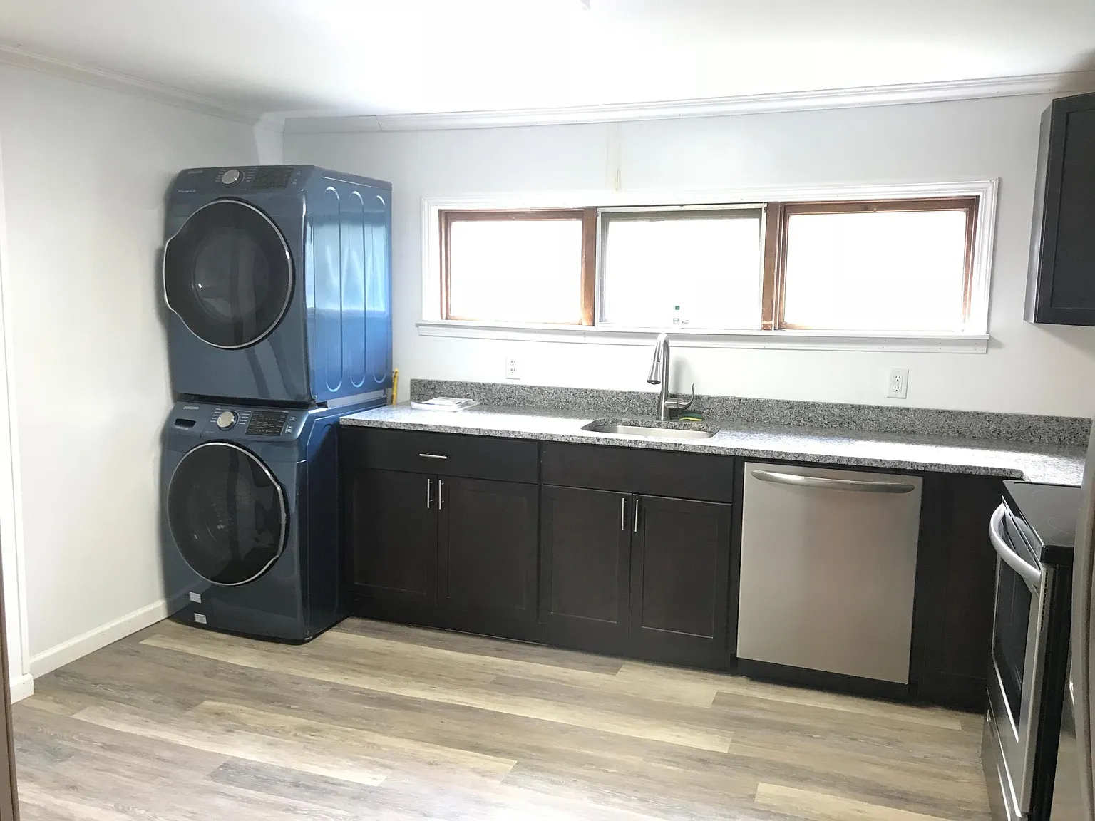 5 bed, 2220 sqft, $4,225 — Photo 4