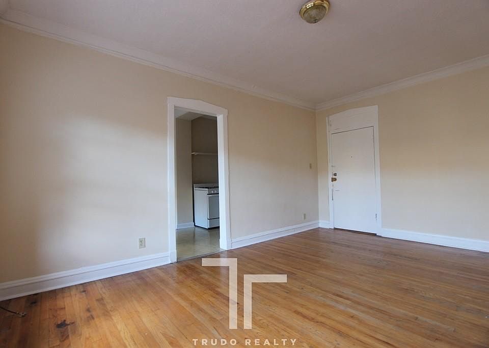 1st image of 4601 N Lincoln Ave