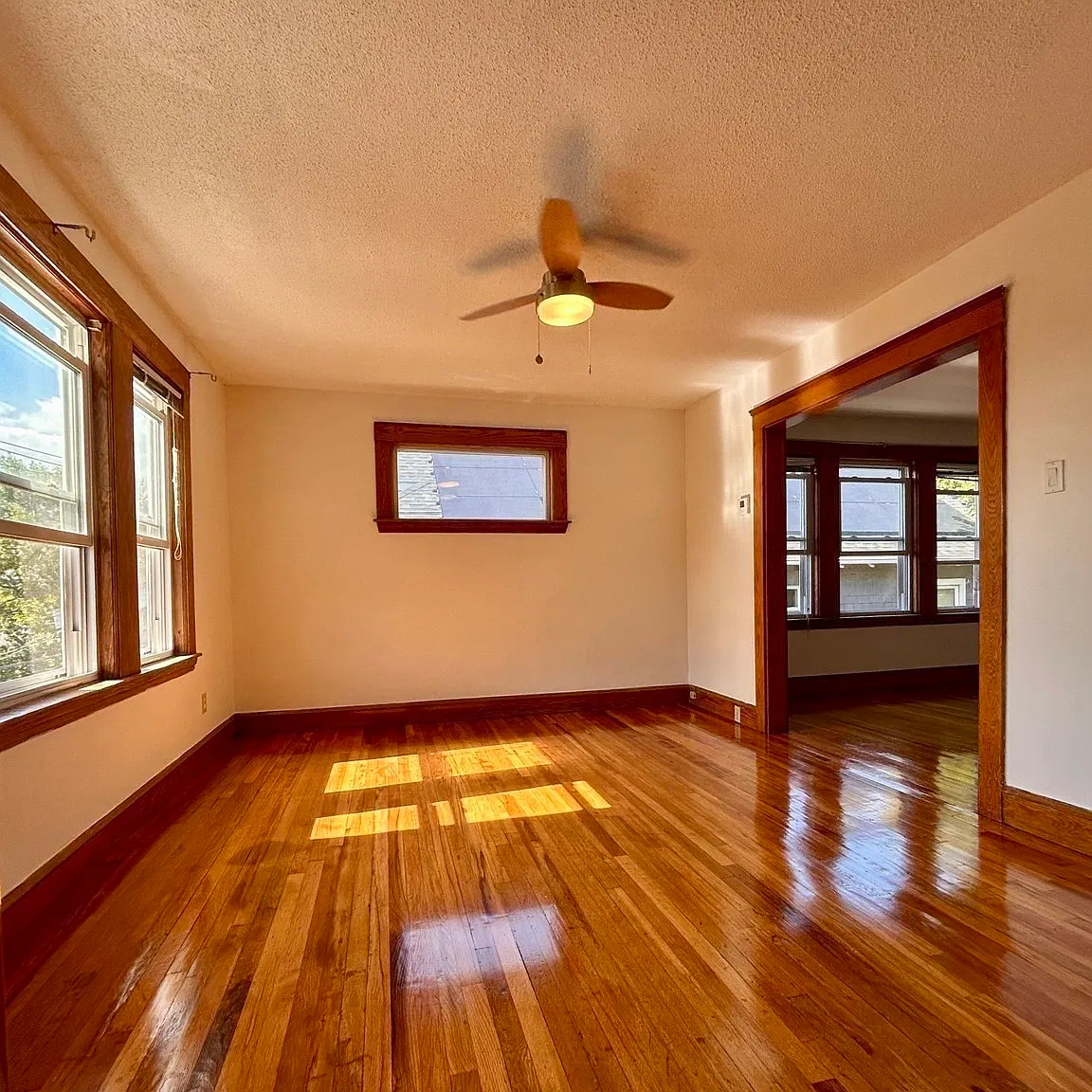 3 bed, 1.0 bath, 1800 sqft, $2,800 — Photo 4