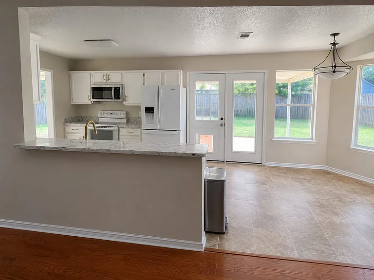 5009 Joseph Dr — Photo 13