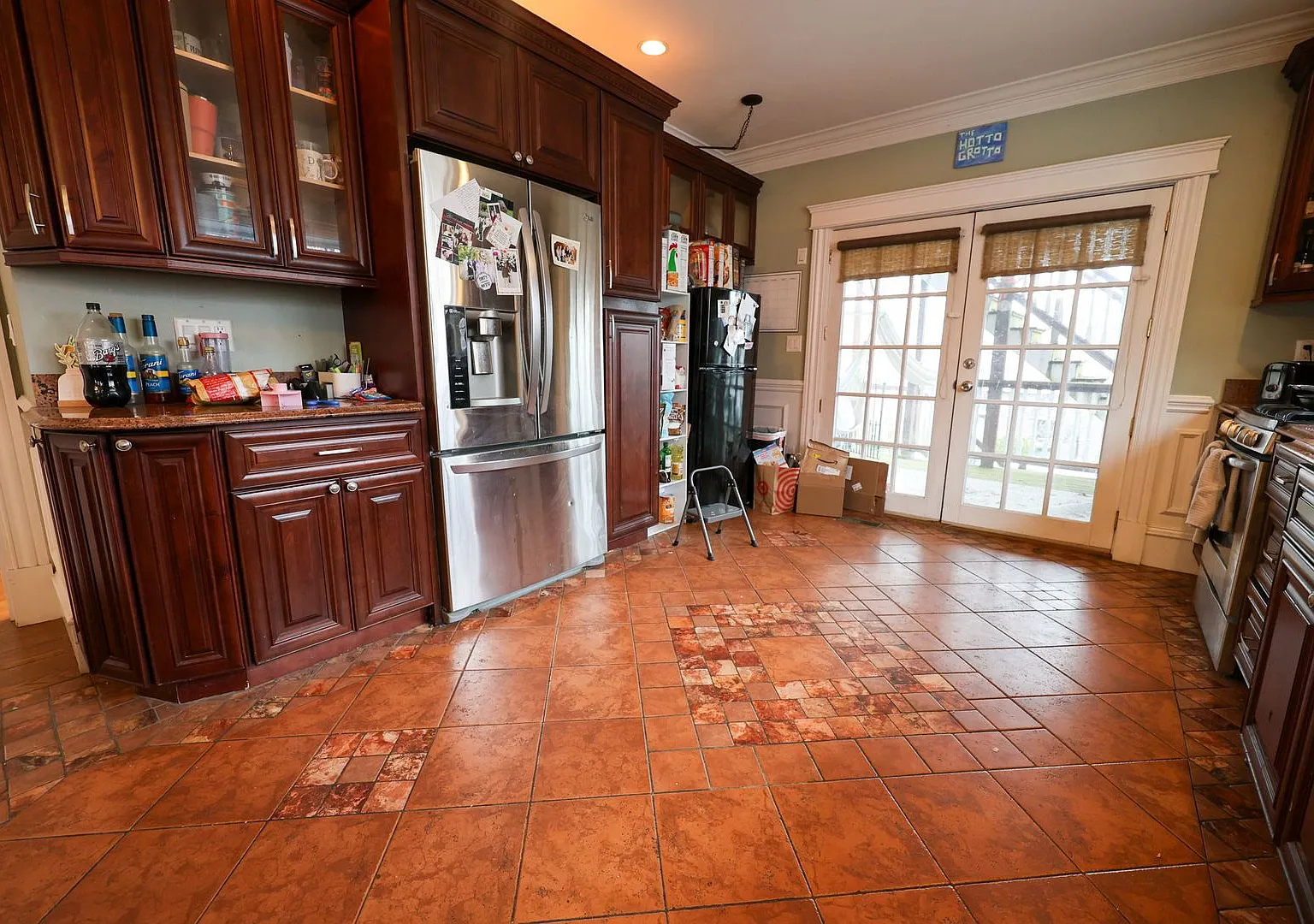 Charming 5 Bedroom -No Broker Fee — Photo 1