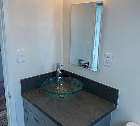 5th image of 1318 W 90th St
