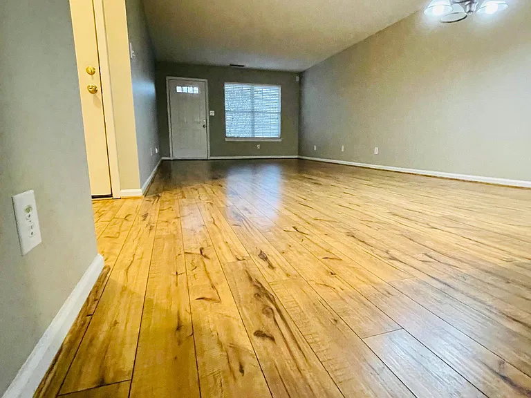 8903 Roseton Ln — Photo 3