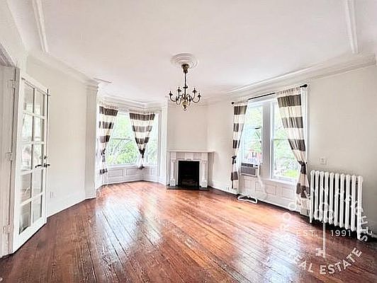 1st image of 35 Willow St #3