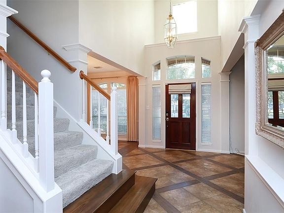 Welcome home! Come into the pretty 2 story entry way with tile inlay flooring.