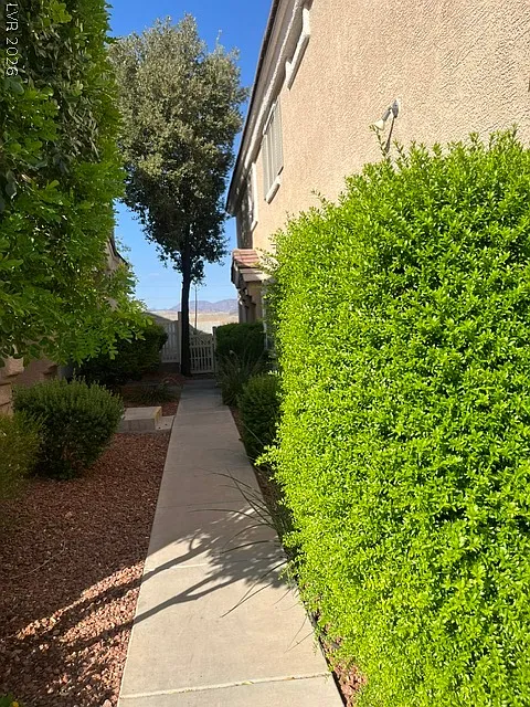 3 bed, 2.5 bath, 1423 sqft, $1,700 — Photo 4