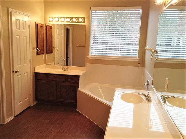 1360 Calvert Dr — Photo 8