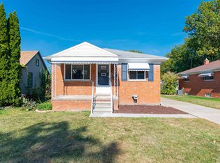 21705 Ridgeway St, Saint Clair Shores, MI 48080
