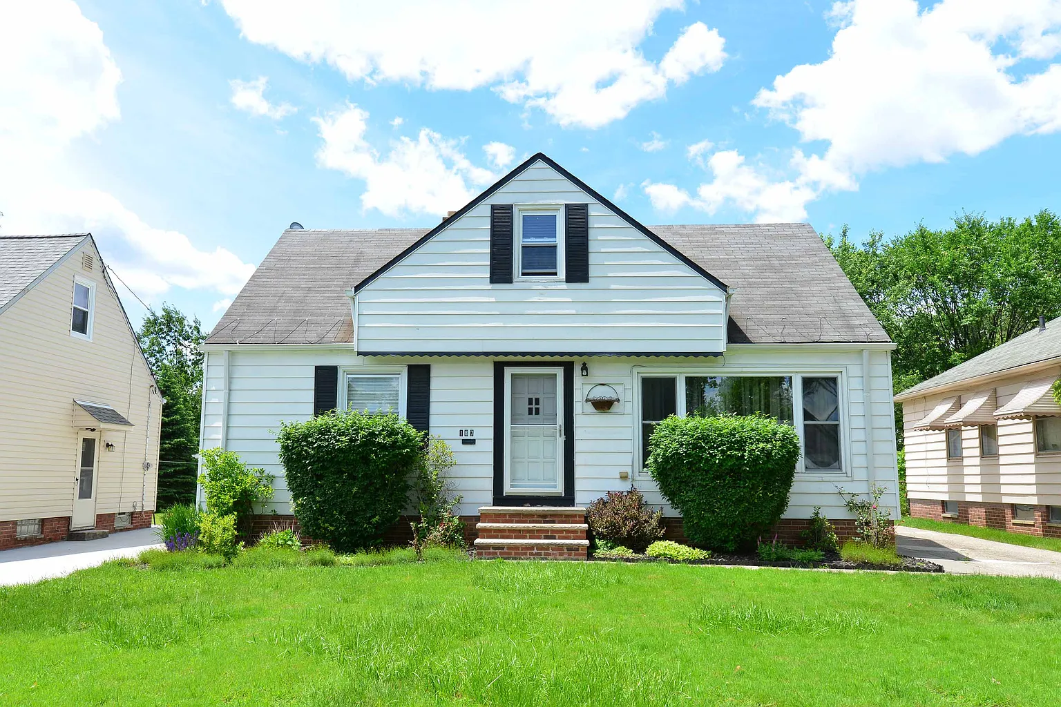 187 Flora Dr photo 1