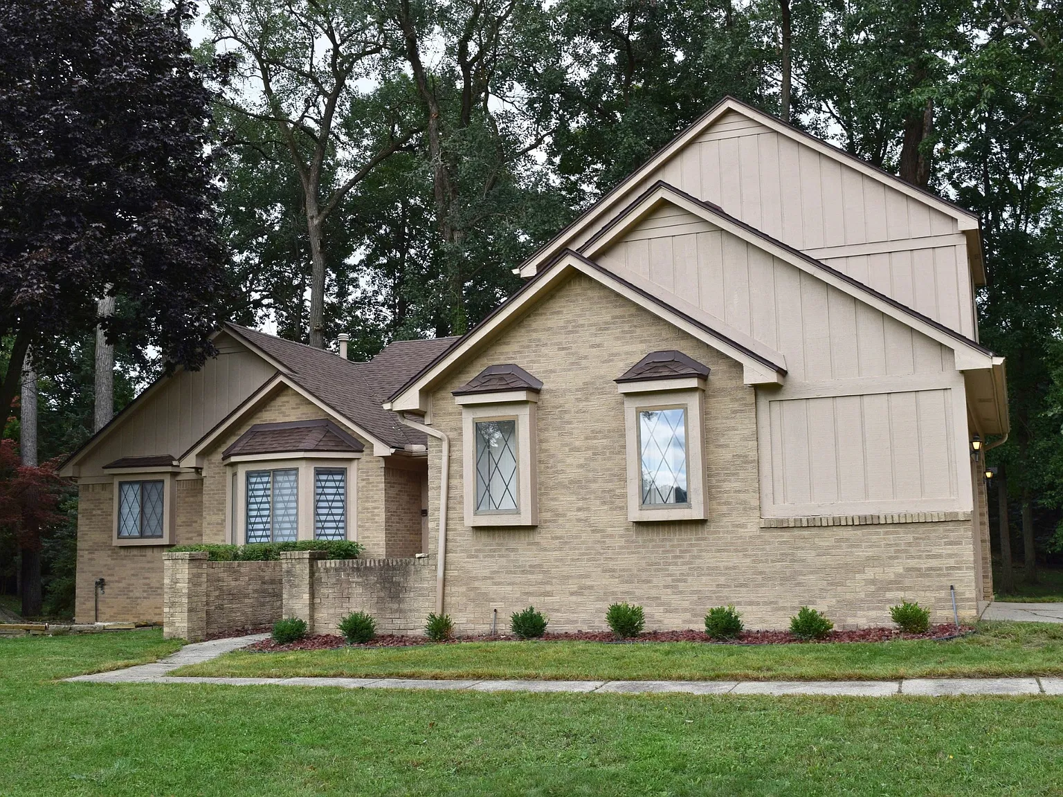 4 bed, 2.5 bath, 2550 sqft, $3,500 — Photo 1
