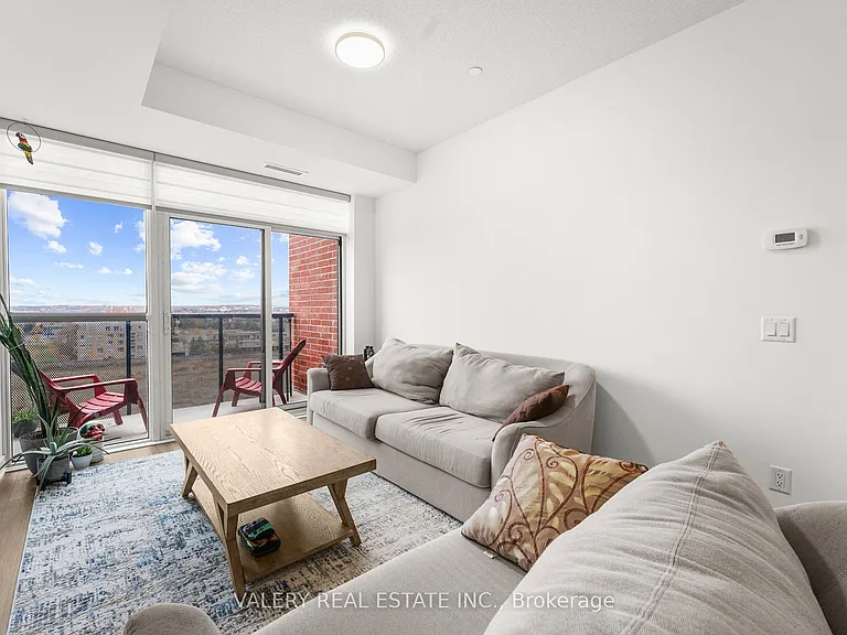 681 Yonge St #615 — Photo 6