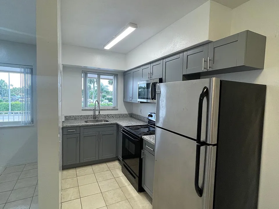 6400 NE 18th Ave #14