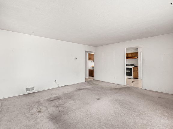 5th image of 9628 Euclid Ave NE