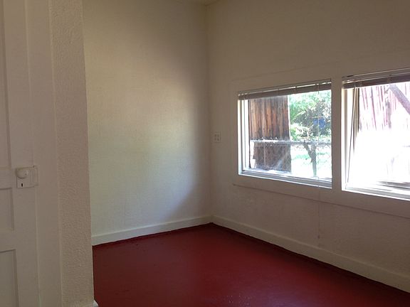 4th image of 1109 S Farmer Ave