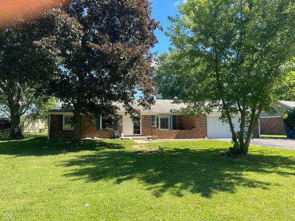 3106 W Sharon Dr, Greenfield, IN 46140