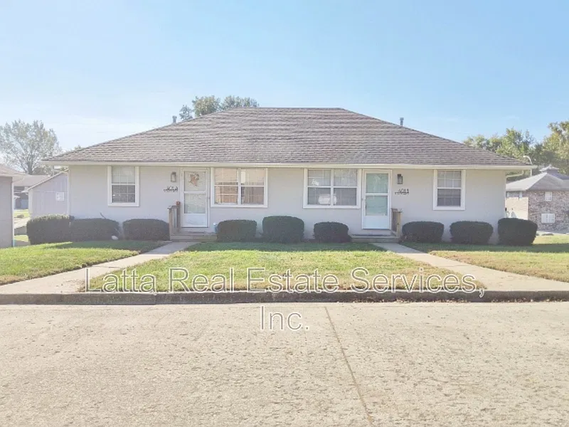 3 bed, 2.0 bath, 1200 sqft, $1,050 — Photo 1