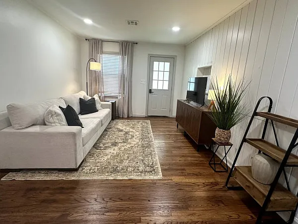 403 S Urbana Ave — Photo 3
