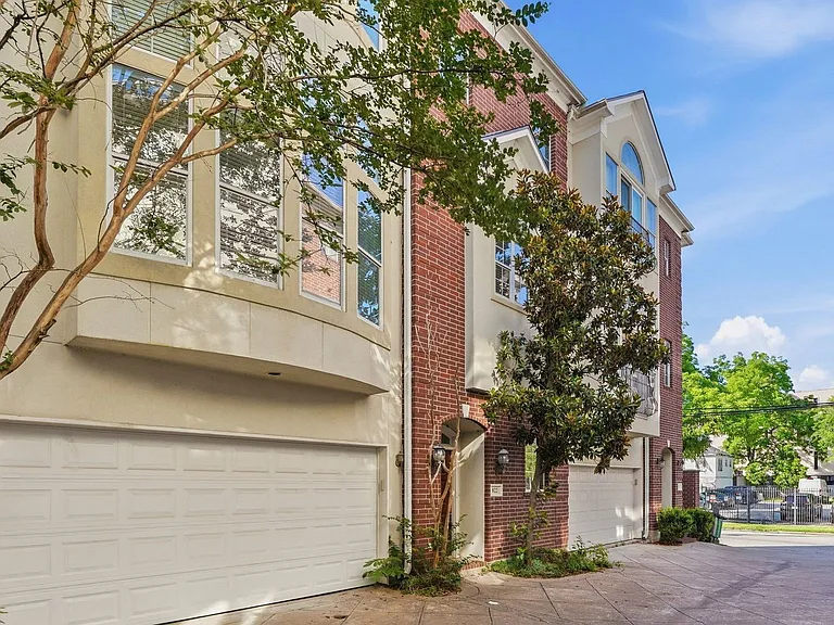 822 Stuart St — Photo 3