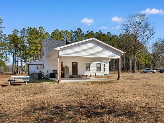 4th image of 131 Rhodus Ave.