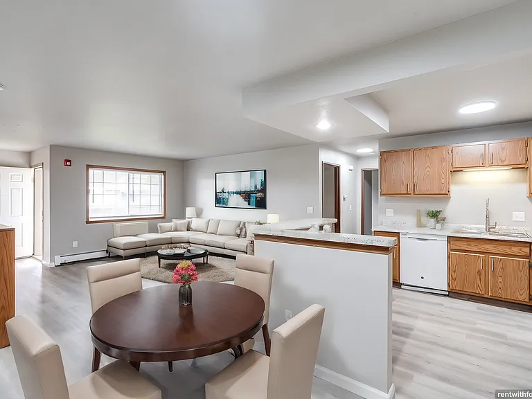 432 N Peters Ave — Photo 3