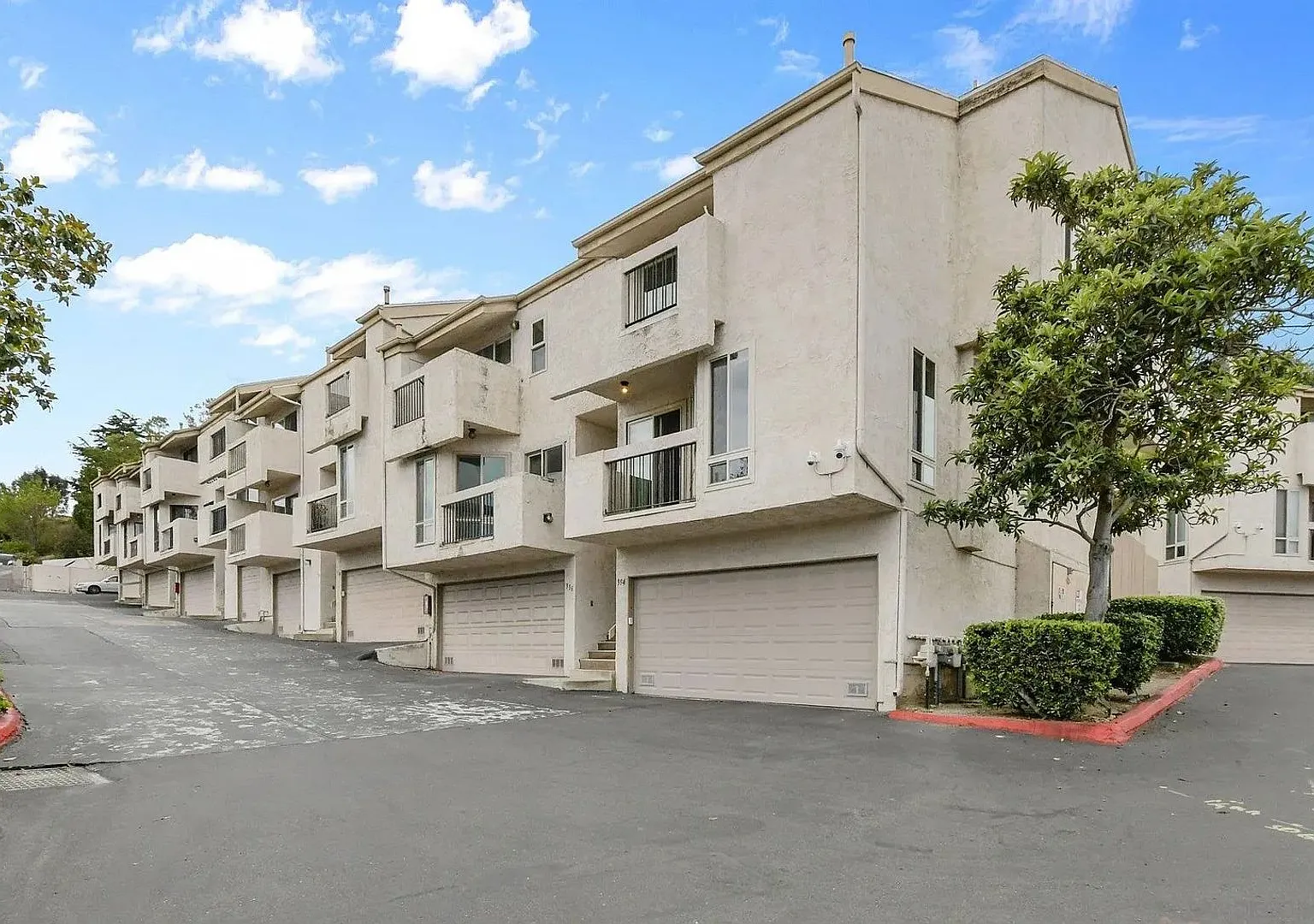 Gorgeous Tri Level Town Home in El Cajon! — Photo 2