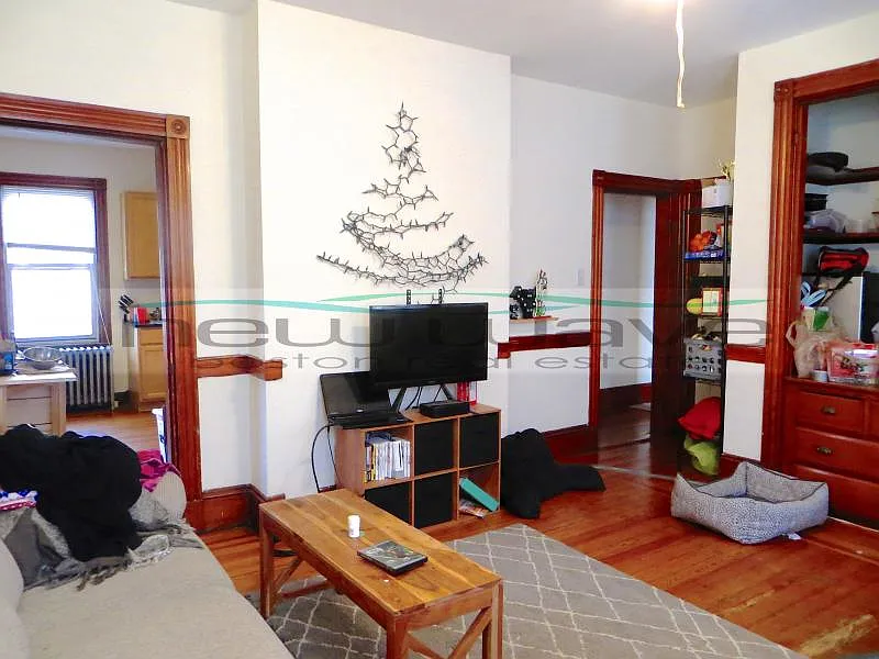5 bed, 1300 sqft, $7,600 — Photo 3