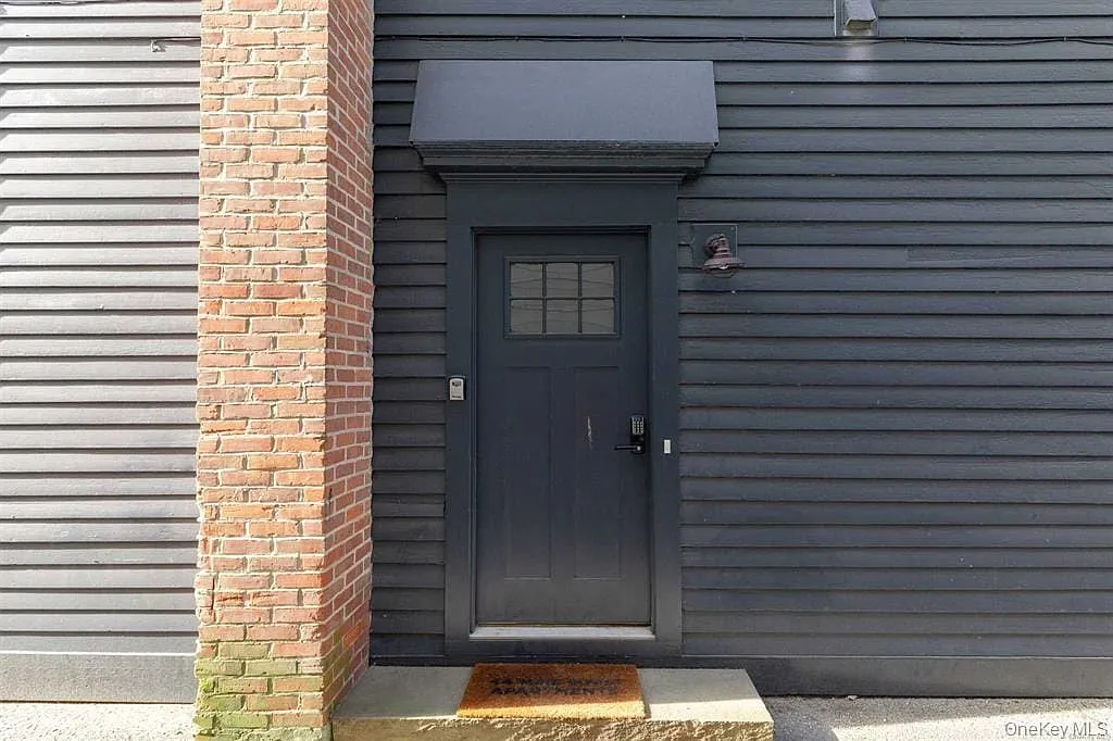 2 bed, 1.0 bath, 1100 sqft, $2,950 — Photo 3