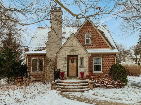 2323 North 116th STREET, Wauwatosa, WI 53226