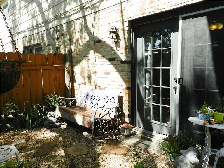2300 Hancock Dr #7 — Photo 7