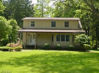 8987 Usher Rd, Olmsted Falls, OH 44138