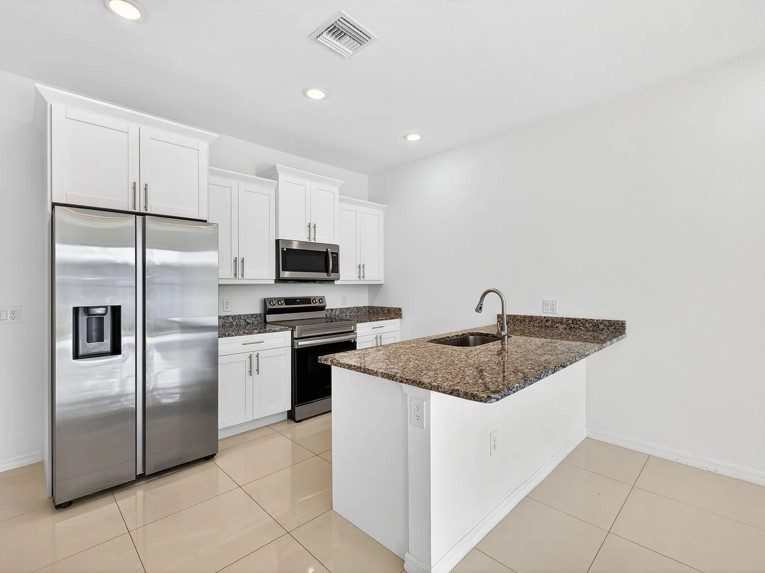 3 bed, 1200 sqft, $1,450 — Photo 3
